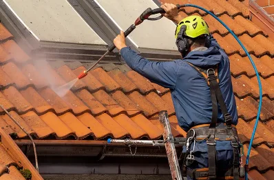 Démoussage et hydrofuge de toiture à Sainte-Christine